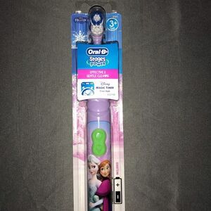 NEW - Elsa & Anna Oral-B Electric Toothbrush